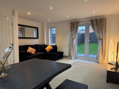 Spacious 4 bed home for Families & contractors.