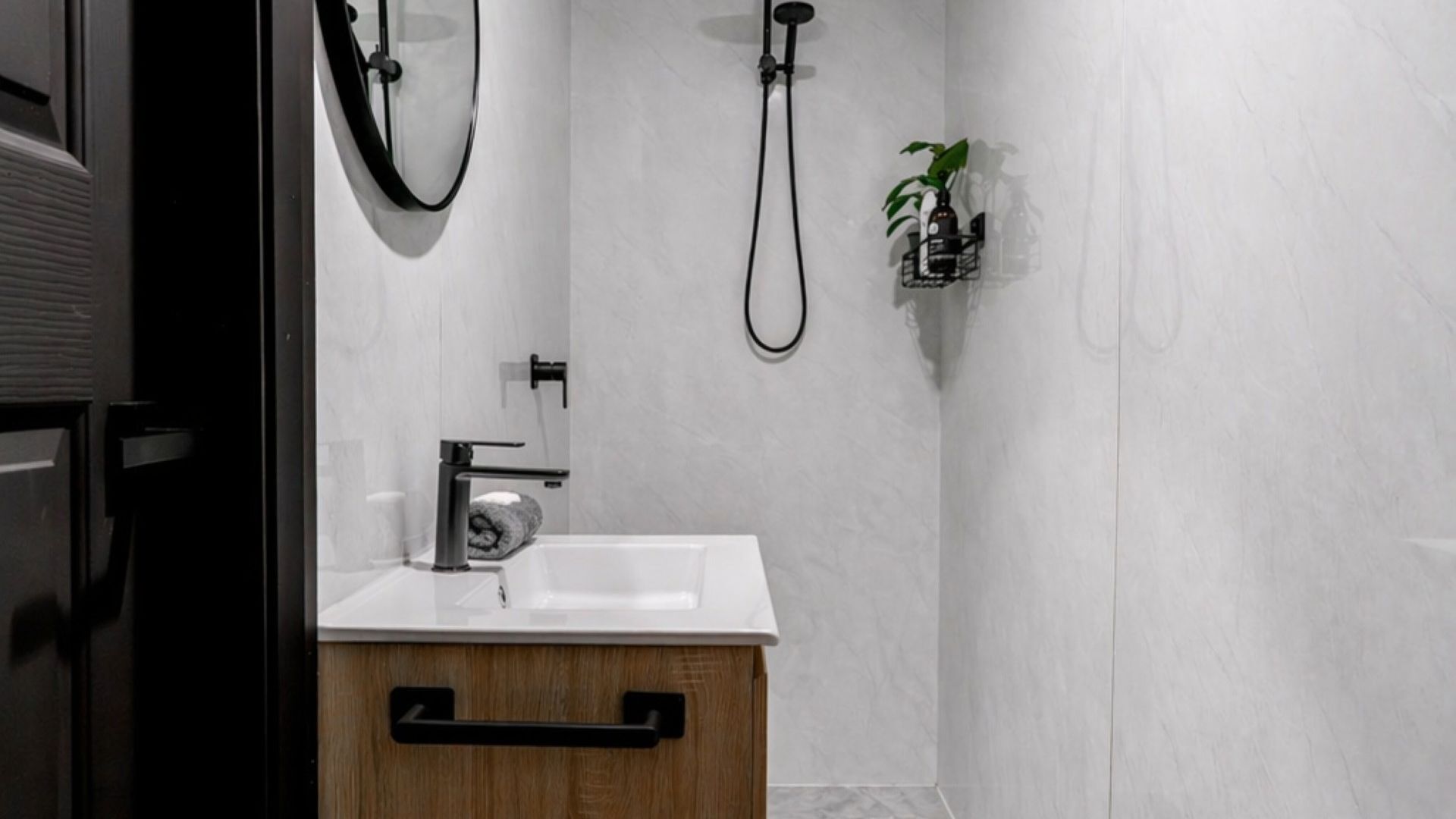 Shower, towels