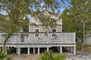 Terrace/patio - Sugar Sand Bungalow - Walk to Beach! (Santa Rosa Beach)