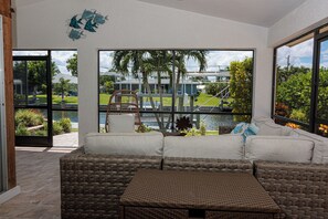 Smart TV - Villa Coastal Haven: A Luxurious Waterfront Boaters Paradise (Cape Coral)