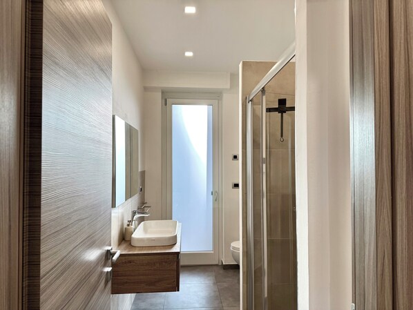 Shower, eco-friendly toiletries, hair dryer, bidet