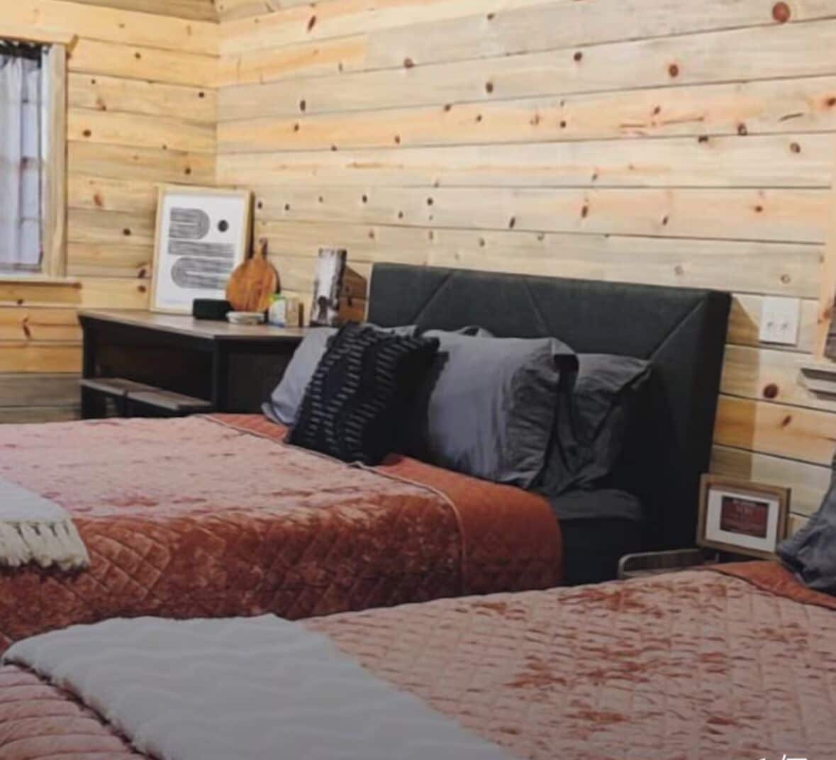 1 bedroom, travel cot, free WiFi, bed sheets