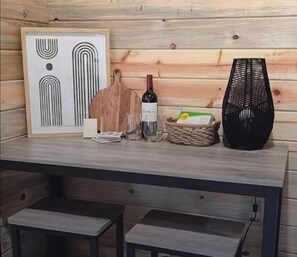 Dining - Rustic Finn Cabin near Hoh Rain Forrest- Rialto beaches- Olympic Forrest hiking (Forks)
