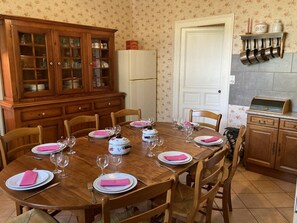 Dining - Le Petit Gîte du Theil Au Servant (LA CHAPELLE-VIVIERS)