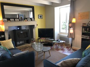 Living area - Vrbo Property (LAVOUX)