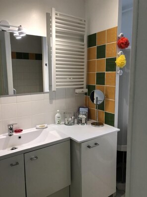 Shower - Vrbo Property (LAVOUX)