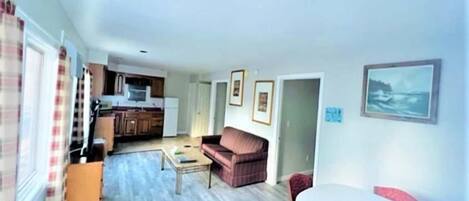 Comfort Cottage, Pool View | Living area