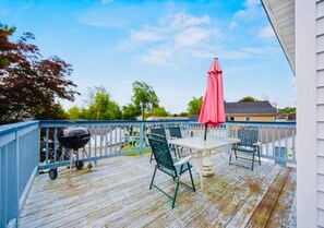 Suite, Balcony, Pool View | Outdoor dining - EXIT 5 RESORT & CONDOMINIUM (Saco)