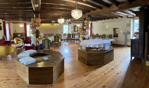 Dining - Vrbo Property (MARNAY)