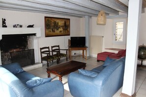 Living area - Cleveland Bay at DéfiPlanet' (DIENNE)