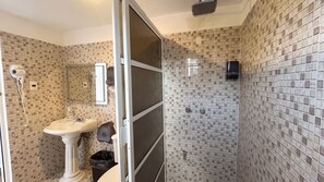 Chambre Classique avec lits jumeaux | Salle de bain