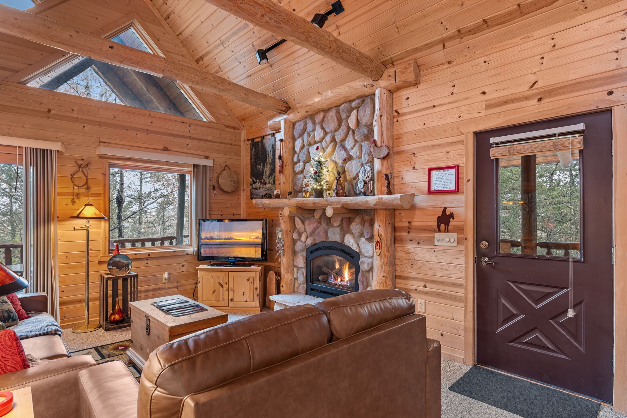 Rustic Ridge Cabin 104 - Private Woodland Retreat Near Devil's Lake State Park - Lake Wisconsin, WI