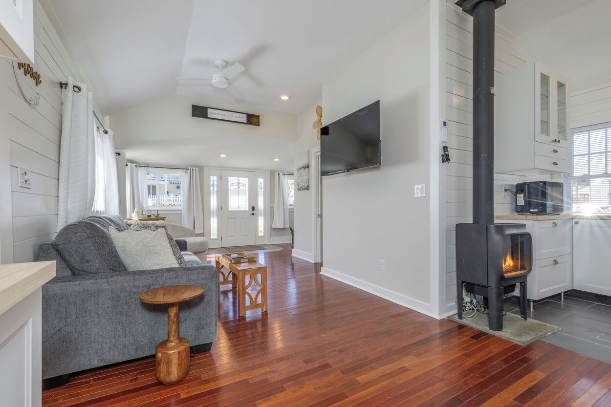 Downtown Cottage Retreat, Steps To Beach, Dining & Shops. Sleeps 4! - Ogunquit, ME