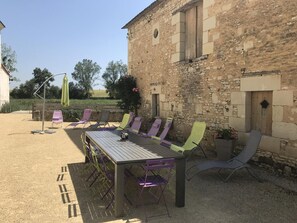 Outdoor dining - Le Moulin de Corbon - SAINT-MARTIN-LA-PALLU (SAINT-MARTIN-LA-PALLU)