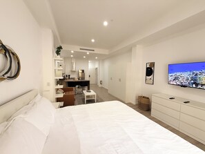 Room - City View King Suite - Walk to Beach - Downtown Oranjestad - Casa Amarilla 201 (Oranjestad)
