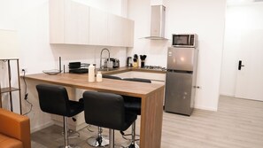 Private kitchen - City View King Suite - Walk to Beach - Downtown Oranjestad - Casa Amarilla 201 (Oranjestad)