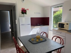 Private kitchen - Chalet N° 9 - SAINT SECONDIN (SAINT SECONDIN)