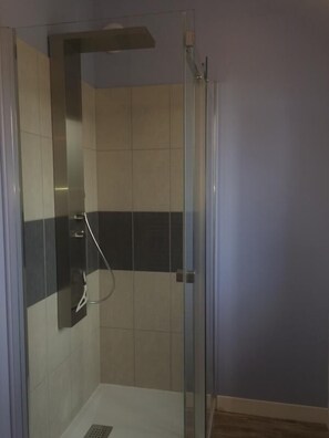 Shower - Le Grand Gîte - LATHUS-SAINT-REMY (LATHUS-SAINT-REMY)