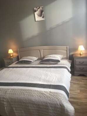 Room - Vrbo Property (LATHUS-SAINT-REMY)