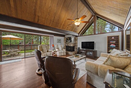 Your Private Knoll Retreat | fenced yard, relaxing setting