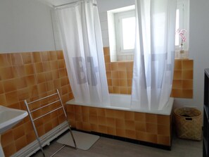 Bathroom - Les 3 Nichoirs - LIGUGE (LIGUGE)