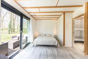 Room - Le Gite de l'Olivier (MONTAMISE)