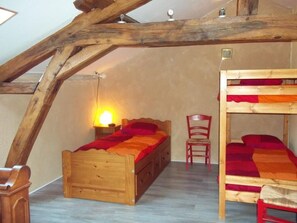 Room - Le Gîte de L'Esservier (PERSAC)