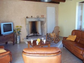 Living area - Le Gîte de L'Esservier (PERSAC)
