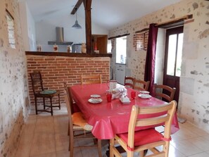 Dining - Gîte de la Vacherie - VIGEANT (LE) (VIGEANT (LE))