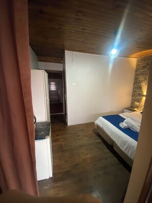 3 chambres, fer et planche à repasser, Wi-Fi gratuit, draps fournis