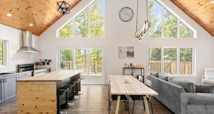 Chalet in the heart of nature Waterfront and SPA (10 people)