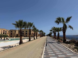 Pool - Fort Chambray 2BDR Apartment with Communal Pool (Għajnsielem)