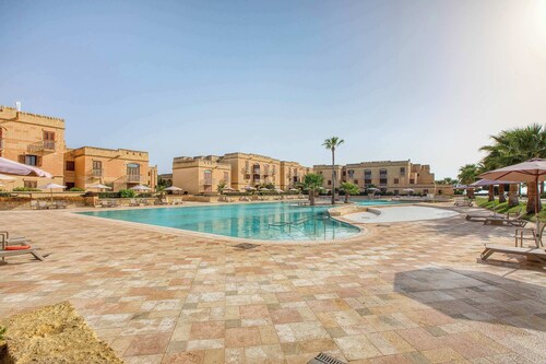 Fort Chambray 2BDR Apartment with Communal Pool