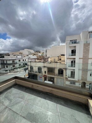 Property grounds - Swieqi Spacious 3 BDR Apartment by PMI Malta (Is-Swieqi)