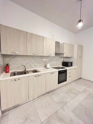 Fridge, microwave, oven, stovetop - Swieqi Large 2BDR Maisonette with Yard by PMI (Swieqi)