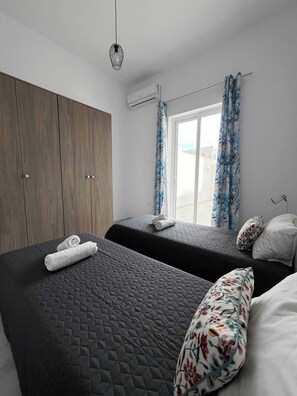 Iron/ironing board, WiFi, bed sheets - Swieqi Large 2BDR Maisonette with Yard by PMI (Swieqi)