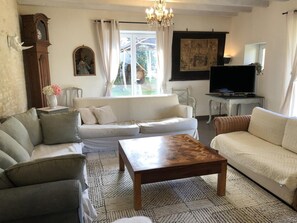 Living area - Le Grand Clos - SAINT-MARTIN-LA-PALLU (SAINT-MARTIN-LA-PALLU)