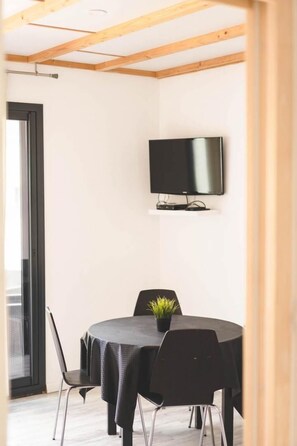 Dining - Le Gite de l'Erable - MONTAMISE (MONTAMISE)