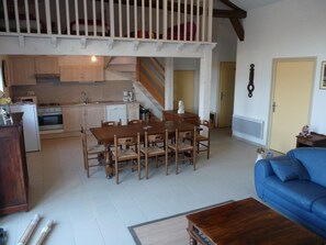 Interior - Vrbo Property (DIENNE)