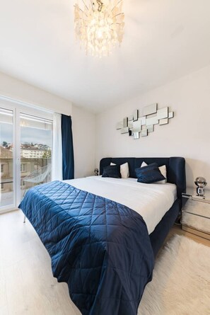 Desk, iron/ironing board, WiFi, bed sheets - The Signature Blu Lakefront (Lausanne)