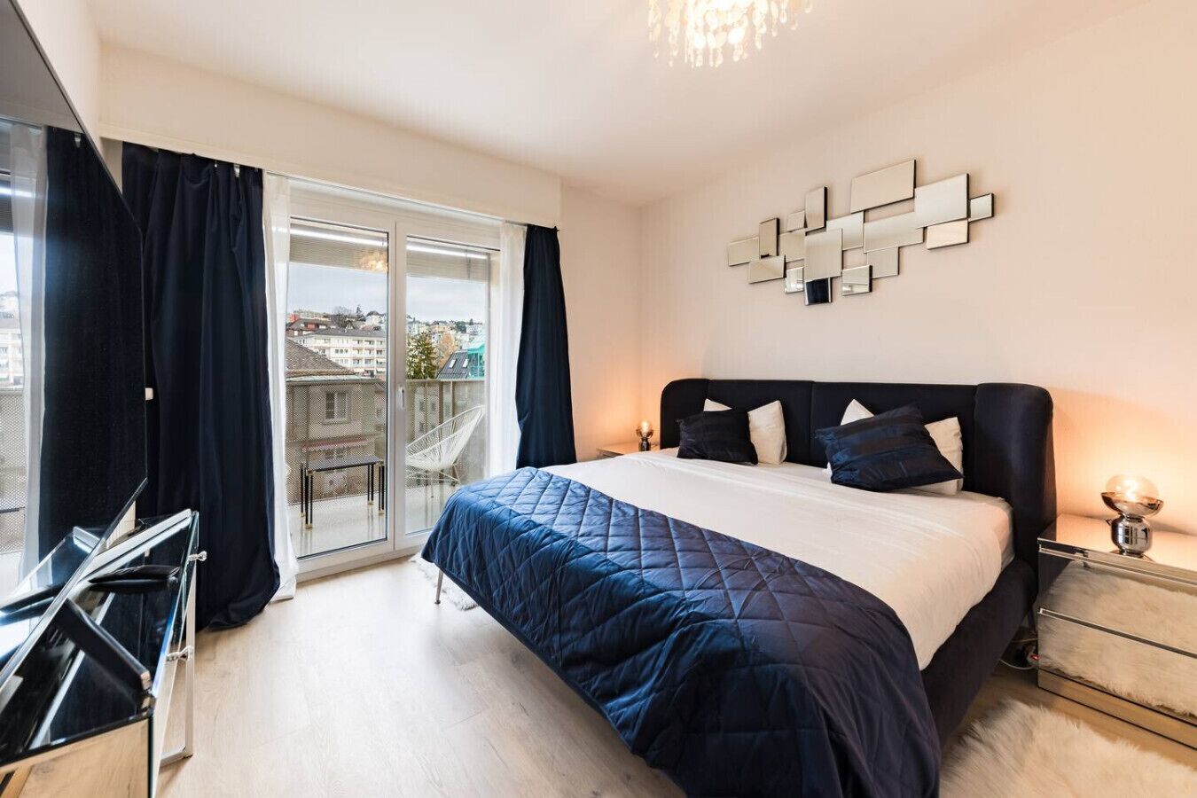 Desk, iron/ironing board, WiFi, bed sheets