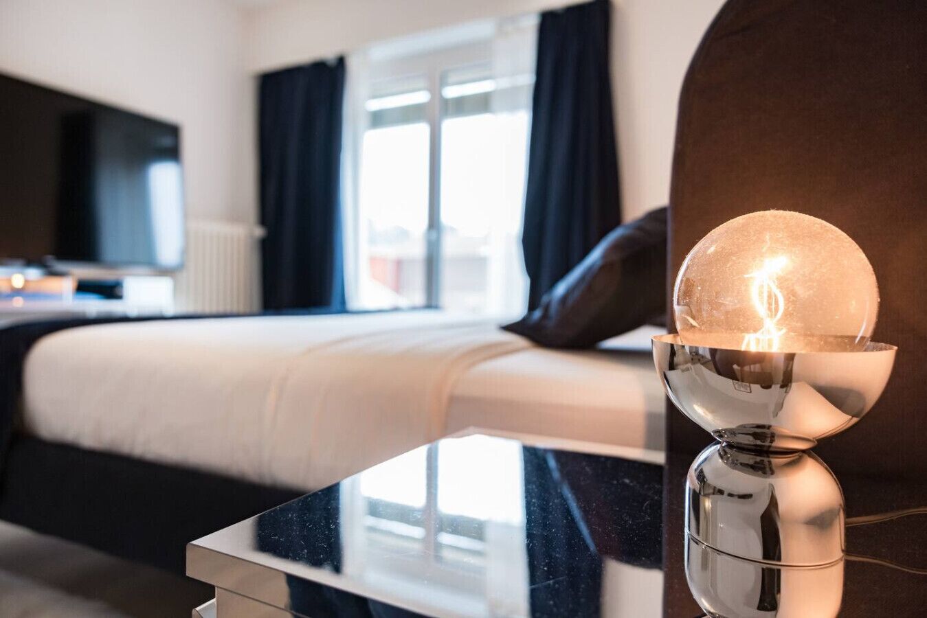 Desk, iron/ironing board, WiFi, bed sheets