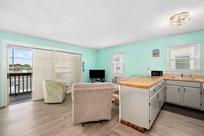 TV, stereo - Three Bedroom Oceanside Condo Steps from the Beach (Ocean City)
