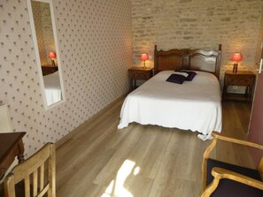 Room - La Pergola - SAINT-MARTIN-LA-PALLU (SAINT-MARTIN-LA-PALLU)