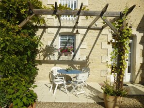 Outdoor dining - La Pergola - SAINT-MARTIN-LA-PALLU (SAINT-MARTIN-LA-PALLU)