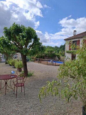 Outdoor dining - Les Saules - PERSAC - Gîte (PERSAC)