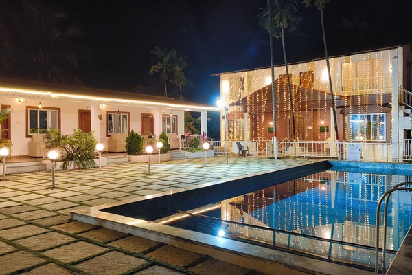 Superior Bungalow, Balcony, Bay View | Pool | Outdoor pool