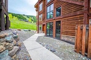 Exterior - Ski-In/Out Condo w/ Fireplace + Dogs OK (Whitefish)