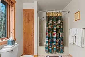 Serviettes fournies, savon, papier toilette