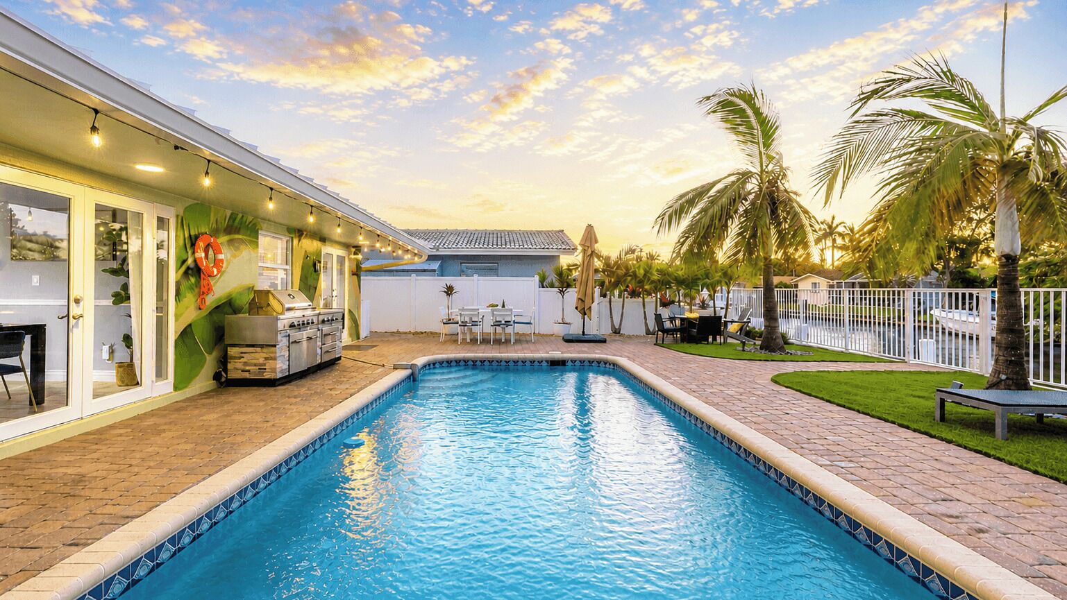 House (4 Bedrooms) | Front of property